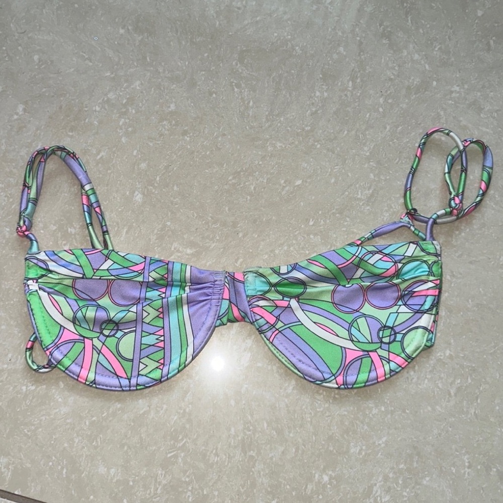 Frankie’s bikinis-Swimsuit top